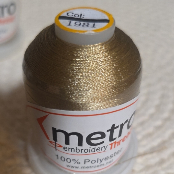 Metro Embroidery Thread Collection - Picture 4 of 6